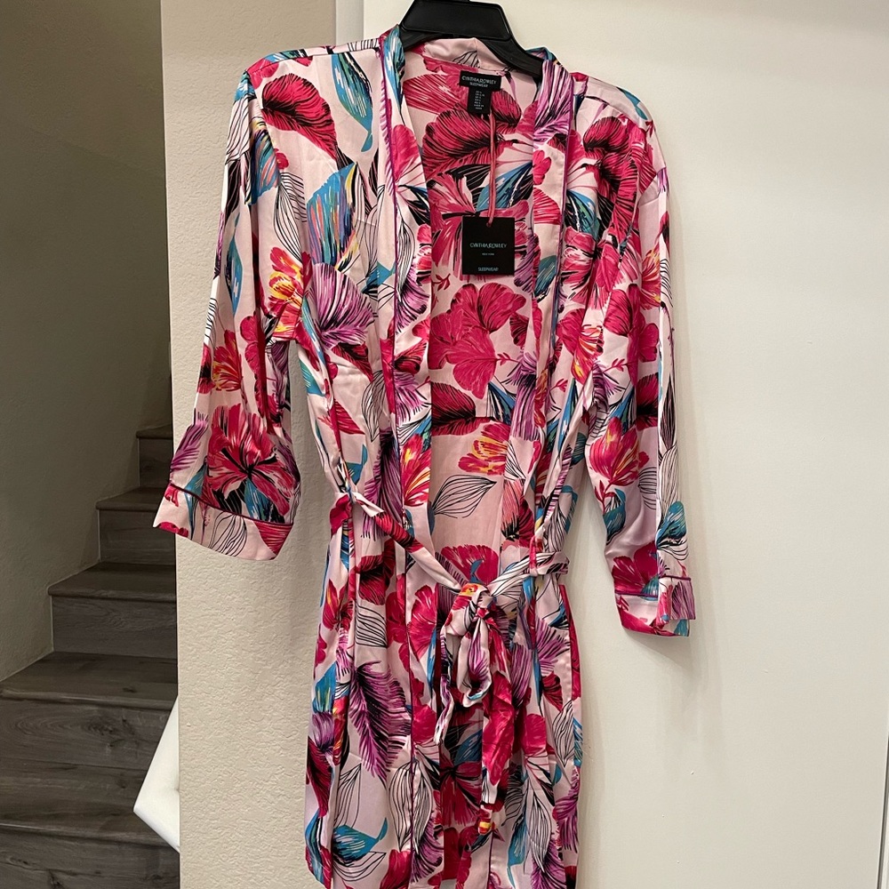 CYNTHIA ROWLEY
Satin Piped Robe With Pockets - Picture 4 of 7